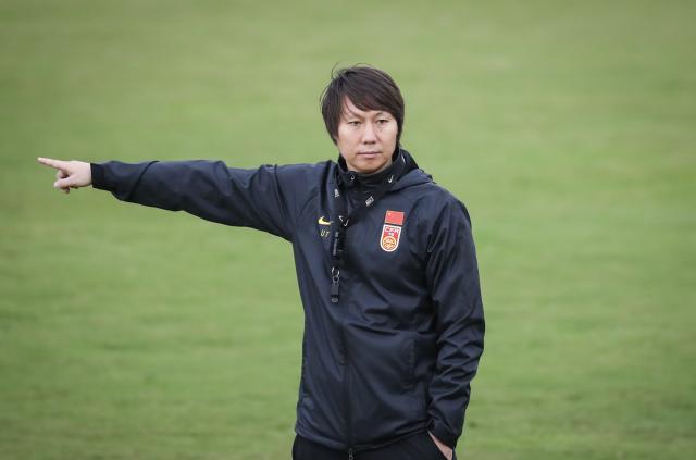 李铁：费南多受伤退出集训 国足最大对手是“伤病”